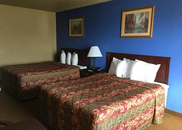 Econo Lodge Inn & Suites